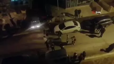 Son dakika haberi... Sokak ortasında asker eğlencesi kamerada Son dakika haberi... Sokak ortasında asker eğlencesi kamerada