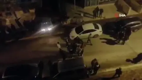 Son dakika haberi... Sokak ortasında asker eğlencesi kamerada Son dakika haberi... Sokak ortasında asker eğlencesi kamerada