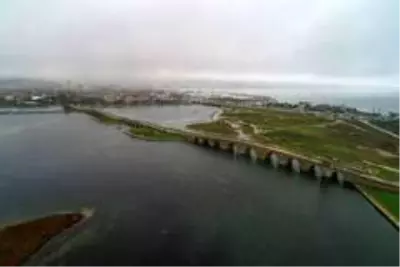 Son dakika: Suların yüzlerce metre çekildiği Büyükçekmece Gölü çorak araziye döndü Son dakika: Suların yüzlerce metre çekildiği Büyükçekmece Gölü çorak araziye döndü