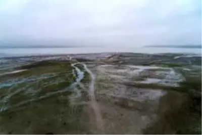 Son dakika: Suların yüzlerce metre çekildiği Büyükçekmece Gölü çorak araziye döndü Son dakika: Suların yüzlerce metre çekildiği Büyükçekmece Gölü çorak araziye döndü