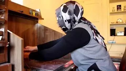 Suya 20 yıldır 'nakış işleyen' sanatçı: Fatma Betül Koyuncu Suya 20 yıldır 'nakış işleyen' sanatçı: Fatma Betül Koyuncu
