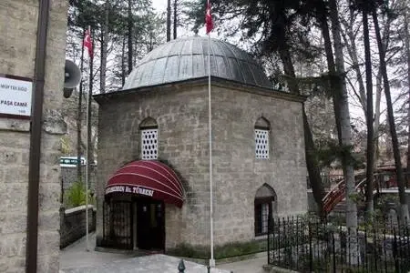 Bolu'da Akşemseddin Hazretleri Türbesi'ne Fransız tarzı tente takılması tepkilere neden oldu Bolu'da Akşemseddin Hazretleri Türbesi'ne Fransız tarzı tente takılması tepkilere neden oldu