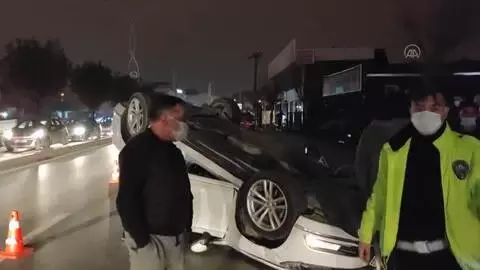 Son dakika haber... Üç aracın karıştığı kazada 2 kişi yaralandı Son dakika haber... Üç aracın karıştığı kazada 2 kişi yaralandı