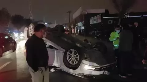 Son dakika haber... Üç aracın karıştığı kazada 2 kişi yaralandı Son dakika haber... Üç aracın karıştığı kazada 2 kişi yaralandı
