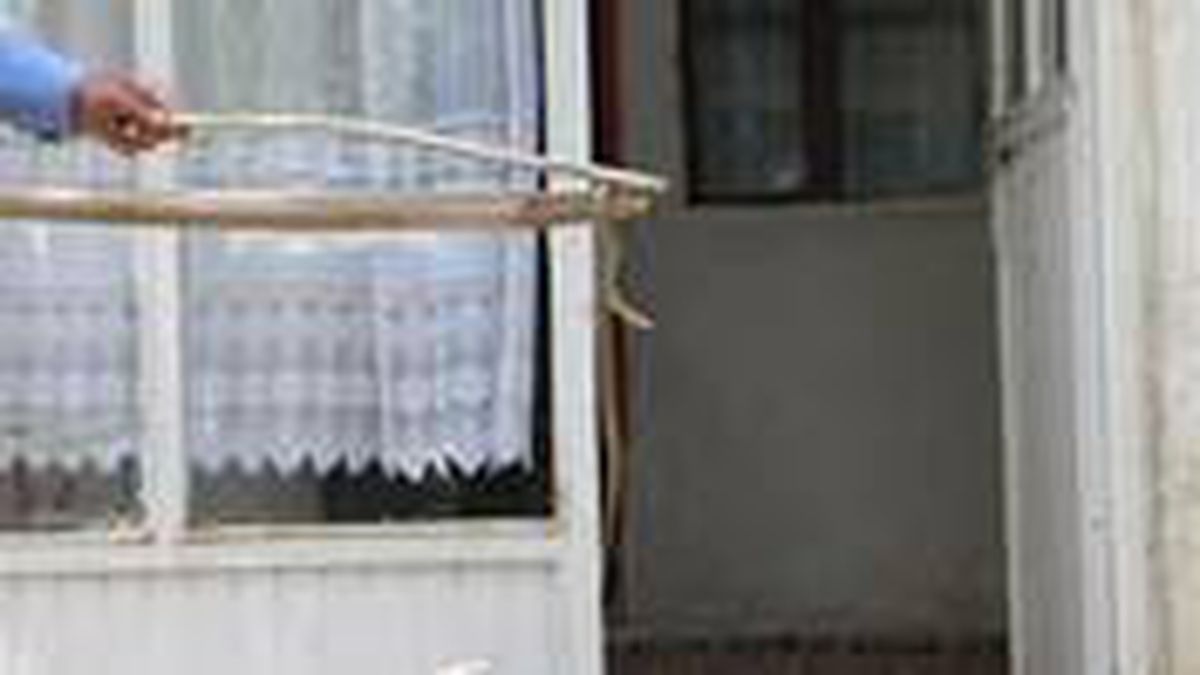 Yılan istilası yüzünden evlerini terk etmişlerdi! Talihsiz aileye el birliğiyle yapılan yeni yuva yaptılar