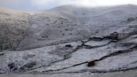 Zigana Dağı'nda kar başladı, seyirlik manzara oluştu Zigana Dağı'nda kar başladı, seyirlik manzara oluştu