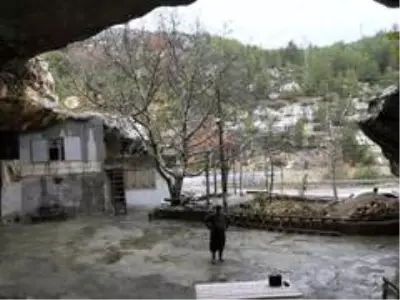 30 yıldır mağarada yaşıyor 30 yıldır mağarada yaşıyor