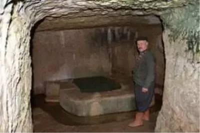 30 yıldır mağarada yaşıyor 30 yıldır mağarada yaşıyor