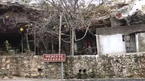 30 yıldır mağarada yaşıyor 30 yıldır mağarada yaşıyor