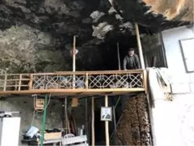 30 yıldır mağarada yaşıyor 30 yıldır mağarada yaşıyor