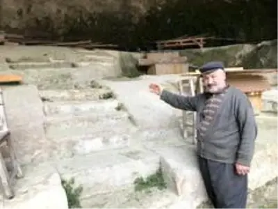 30 yıldır mağarada yaşıyor 30 yıldır mağarada yaşıyor