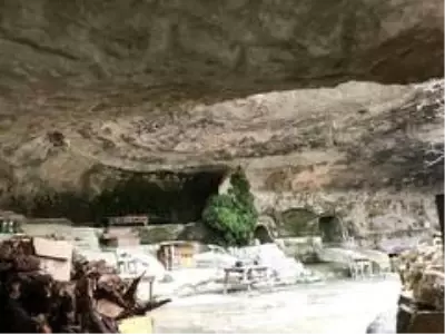 30 yıldır mağarada yaşıyor 30 yıldır mağarada yaşıyor