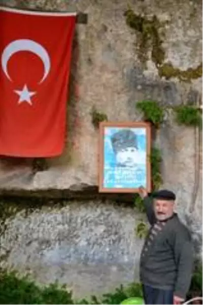 30 yıldır mağarada yaşıyor 30 yıldır mağarada yaşıyor
