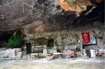 30 yıldır mağarada yaşıyor 30 yıldır mağarada yaşıyor