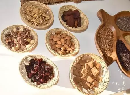 65 yaş üstü ve 20 yaş altı için doğru beslenme 65 yaş üstü ve 20 yaş altı için doğru beslenme