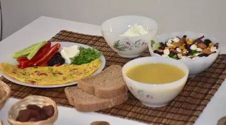 65 yaş üstü ve 20 yaş altı için doğru beslenme 65 yaş üstü ve 20 yaş altı için doğru beslenme