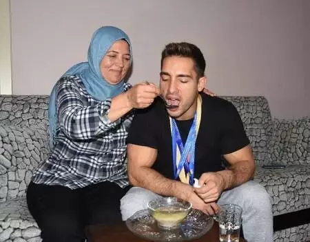 Avrupa şampiyonunu ameliyat eden Prof. Dr. Demirtaş'tan paça çorbası için uyarılar Avrupa şampiyonunu ameliyat eden Prof. Dr. Demirtaş'tan paça çorbası için uyarılar