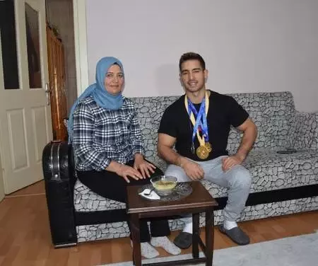 Avrupa şampiyonunu ameliyat eden Prof. Dr. Demirtaş'tan paça çorbası için uyarılar Avrupa şampiyonunu ameliyat eden Prof. Dr. Demirtaş'tan paça çorbası için uyarılar