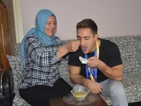 Avrupa şampiyonunu ameliyat eden Prof. Dr. Demirtaş'tan paça çorbası için uyarılar Avrupa şampiyonunu ameliyat eden Prof. Dr. Demirtaş'tan paça çorbası için uyarılar