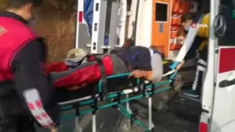 Son dakika haberleri: Beton mikseri devrildi, sıkışan sürücüyü itfaiye ekipleri kurtardı Son dakika haberleri: Beton mikseri devrildi, sıkışan sürücüyü itfaiye ekipleri kurtardı