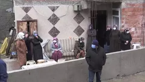 Son dakika: Bir ayda 6 ferdini Kovid-19'dan kaybeden aileden 'cenazelerde dikkatli olun' çağrısı Son dakika: Bir ayda 6 ferdini Kovid-19'dan kaybeden aileden 'cenazelerde dikkatli olun' çağrısı