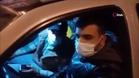 Boş arazide lastik yakan 4 şahıs yakalandı Boş arazide lastik yakan 4 şahıs yakalandı