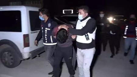 Son dakika haber | Çaldıkları motosikletle 4 farklı kapkaç gerçekleştiren 2 kişi yakalandı Son dakika haber | Çaldıkları motosikletle 4 farklı kapkaç gerçekleştiren 2 kişi yakalandı