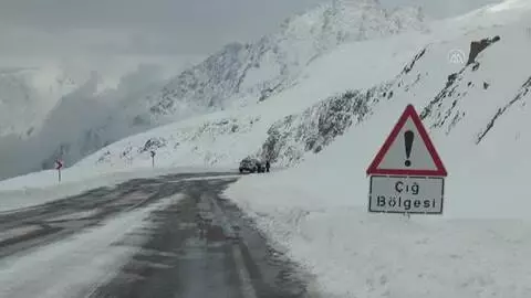 Son Dakika | Çığda 42 kişinin hayatını kaybettiği Bahçesaray yolu en küçük riskte kapatılacak Son Dakika | Çığda 42 kişinin hayatını kaybettiği Bahçesaray yolu en küçük riskte kapatılacak
