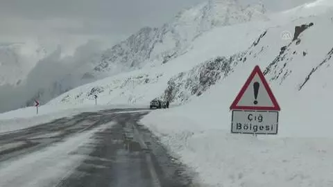 Son Dakika | Çığda 42 kişinin hayatını kaybettiği Bahçesaray yolu en küçük riskte kapatılacak Son Dakika | Çığda 42 kişinin hayatını kaybettiği Bahçesaray yolu en küçük riskte kapatılacak