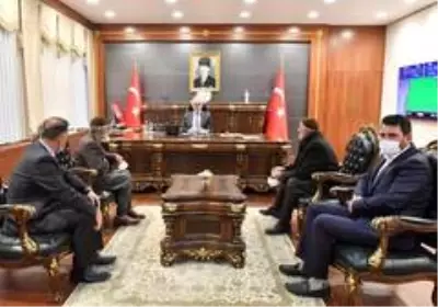 Diyarbakır Büyükşehir Belediyesi çiftçilerin yüzünü güldürüyor Diyarbakır Büyükşehir Belediyesi çiftçilerin yüzünü güldürüyor
