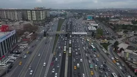 İstanbul'da sokağa çıkma kısıtlaması öncesi hareketlilik