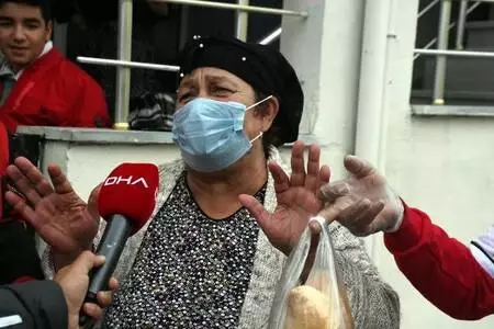 Düzenledikleri kampanyayla karantinadakilere yemek dağıtıyorlar