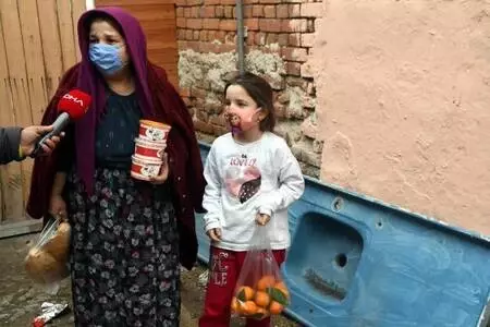 Düzenledikleri kampanyayla karantinadakilere yemek dağıtıyorlar