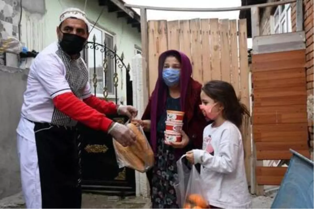 Düzenledikleri kampanyayla karantinadakilere yemek dağıtıyorlar