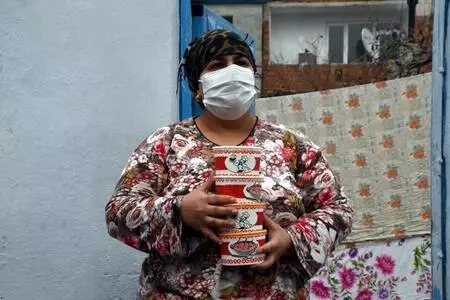 Düzenledikleri kampanyayla karantinadakilere yemek dağıtıyorlar