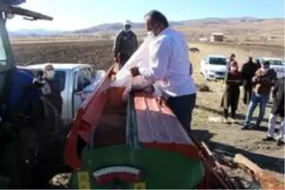 Antalya Büyükşehir Belediyesi'nden çiftçiye tohum desteği Antalya Büyükşehir Belediyesi'nden çiftçiye tohum desteği