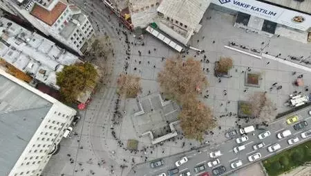 Eminönü'nde metrelerce uzayan Milli Piyango bileti kuyruğu Eminönü'nde metrelerce uzayan Milli Piyango bileti kuyruğu