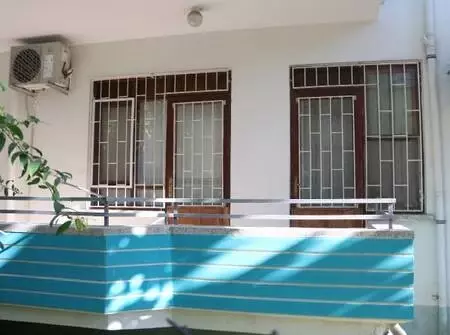 Eşini öldüresiye döven caniyle ilgili yeni detayları komşuları anlattı: Cam parçaları ve demir çubukla kadına saldırdı