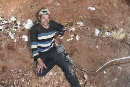 Eskişehir'de çıkarılan ve 'beyaz altın' olarak bilinen lüle taşı bir çok ülkeye ihraç ediliyor Eskişehir'de çıkarılan ve 'beyaz altın' olarak bilinen lüle taşı bir çok ülkeye ihraç ediliyor