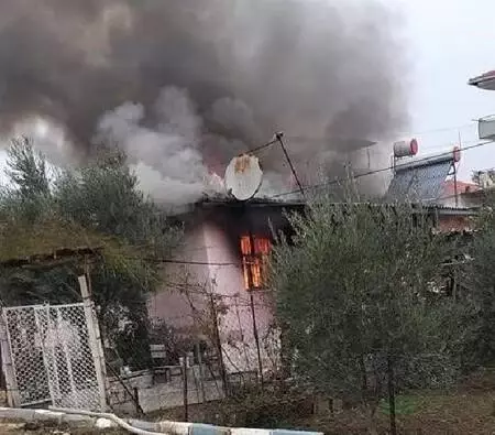 Son dakika haberleri: Felçli yaşlı adam, evde çıkan yangında yaşamını yitirdi Son dakika haberleri: Felçli yaşlı adam, evde çıkan yangında yaşamını yitirdi