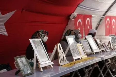 HDP önündeki eylemde 474'üncü gün: Aile sayısı 179 oldu HDP önündeki eylemde 474'üncü gün: Aile sayısı 179 oldu