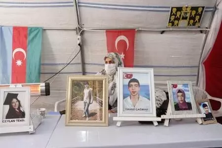 HDP önündeki eylemde 474'üncü gün: Aile sayısı 179 oldu HDP önündeki eylemde 474'üncü gün: Aile sayısı 179 oldu