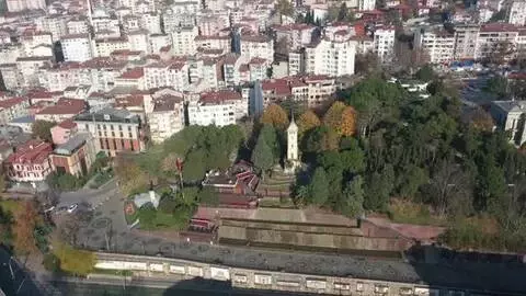 İzmit'in sembolü saat kulesi ihtişamıyla büyülüyor İzmit'in sembolü saat kulesi ihtişamıyla büyülüyor