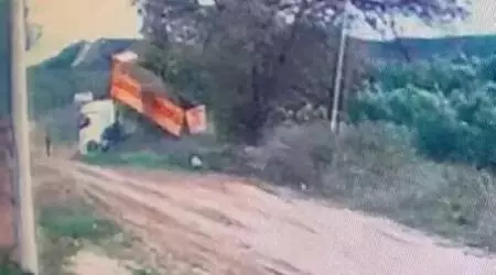 Bursa'da kaçak hafriyat döken firmaya 88 bin lira ceza uygulandı Bursa'da kaçak hafriyat döken firmaya 88 bin lira ceza uygulandı