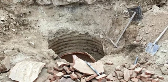 Kaçak kazıda 1800 yıllık erzak küpü paramparça oldu