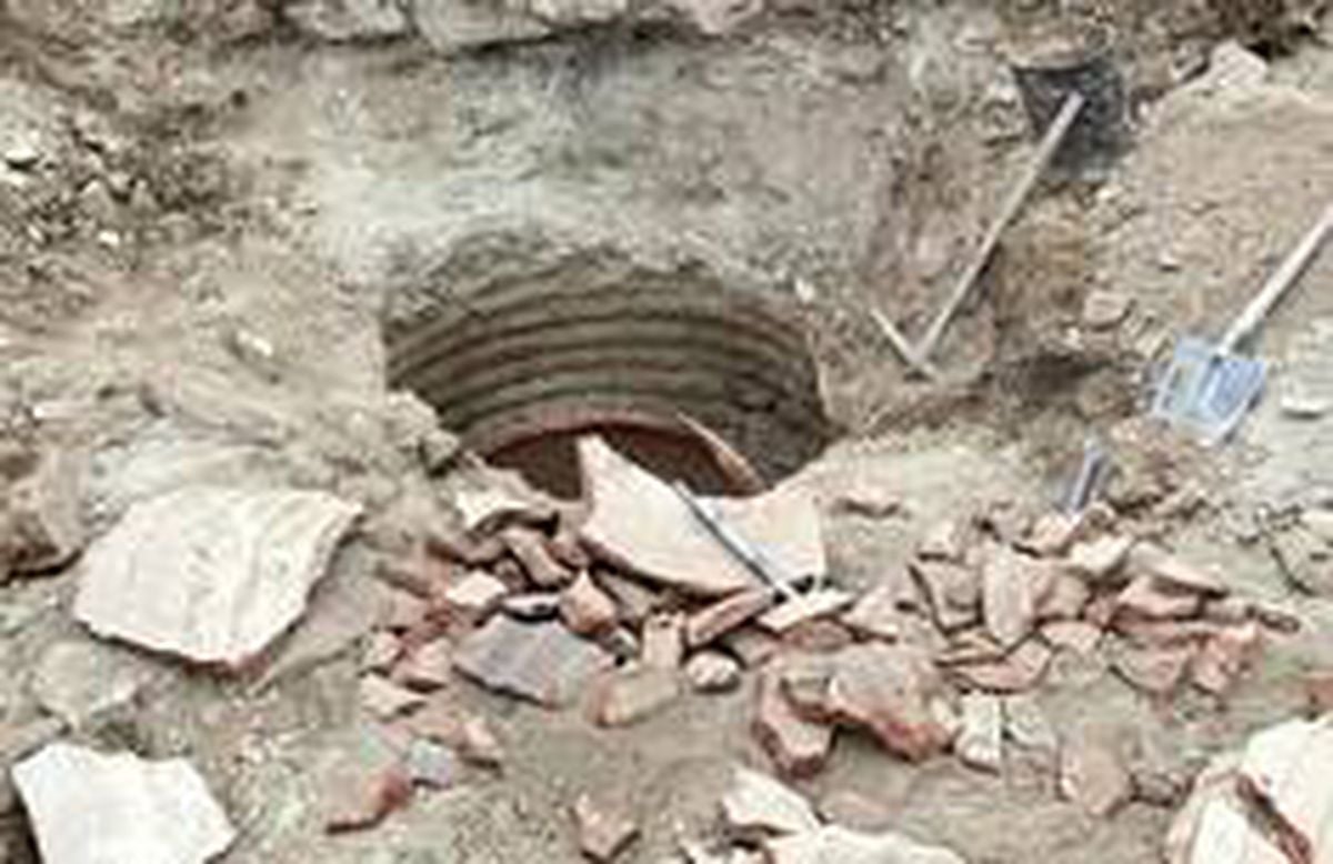 Kaçak kazıda 1800 yıllık erzak küpü paramparça oldu