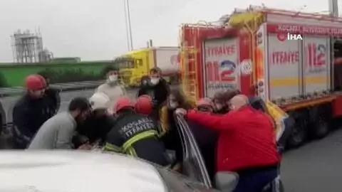 Kazada ölen vatandaşı ekiplerin hayata döndürme anlarının görüntüleri ortaya çıktı Kazada ölen vatandaşı ekiplerin hayata döndürme anlarının görüntüleri ortaya çıktı