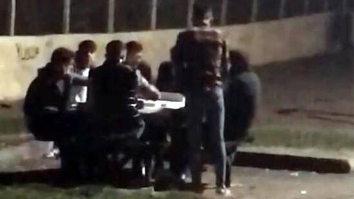 Kısıtlamada okey oynayan 7 kafadarı sosyal medya paylaşımları ele verdi