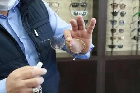 'Maskeye dokunduktan sonra gözlüğünüze temas etmeyin'