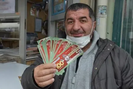 Milli Piyango'nun yılbaşı biletlerine Edirne'de yoğun ilgi Milli Piyango'nun yılbaşı biletlerine Edirne'de yoğun ilgi